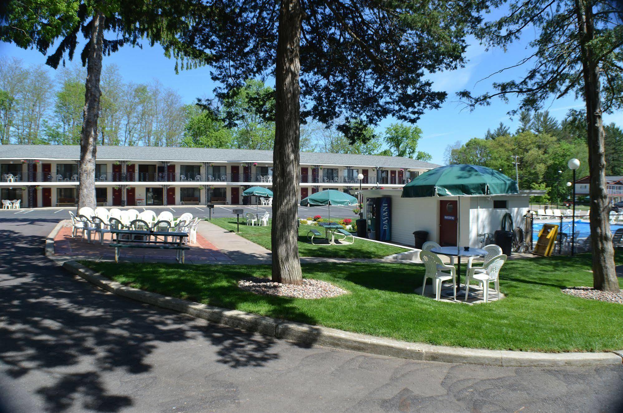 Amber'S Inn And Suites Wisconsin Dells Zewnętrze zdjęcie